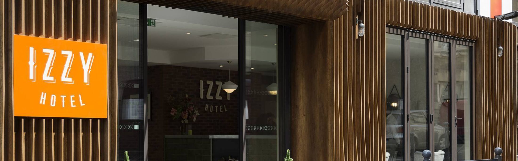 Hotel Izzy - Exterior