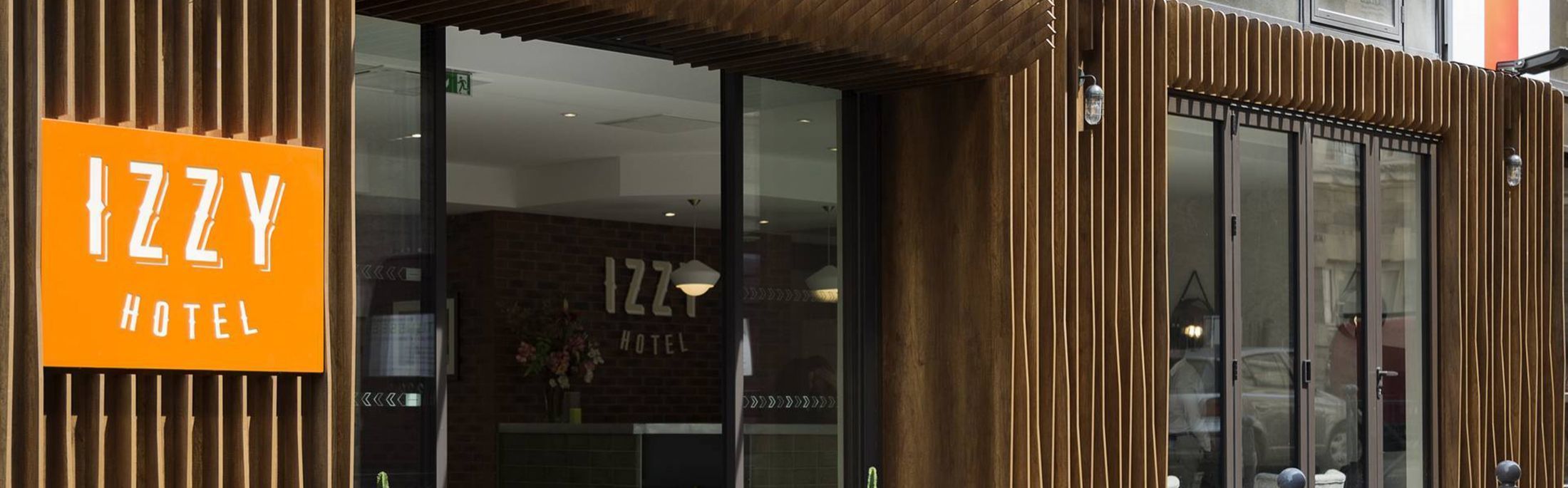 Hotel Izzy - Exterior