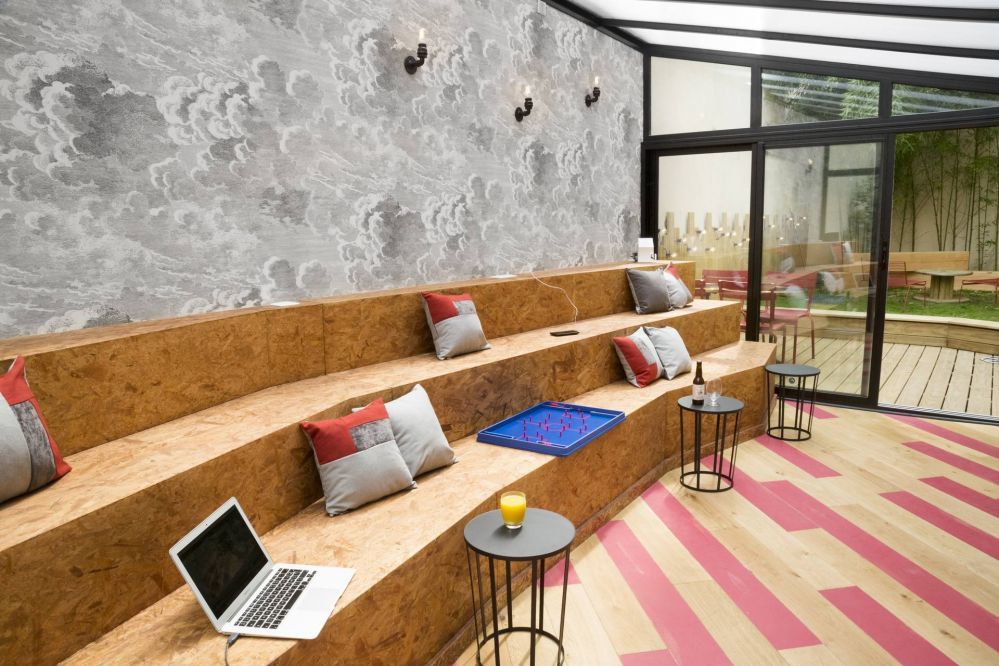 Hotel Izzy  - Travailler
