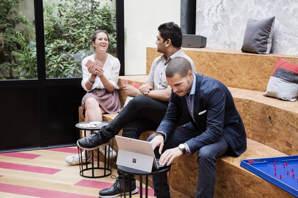 Hotel Izzy  - Travailler