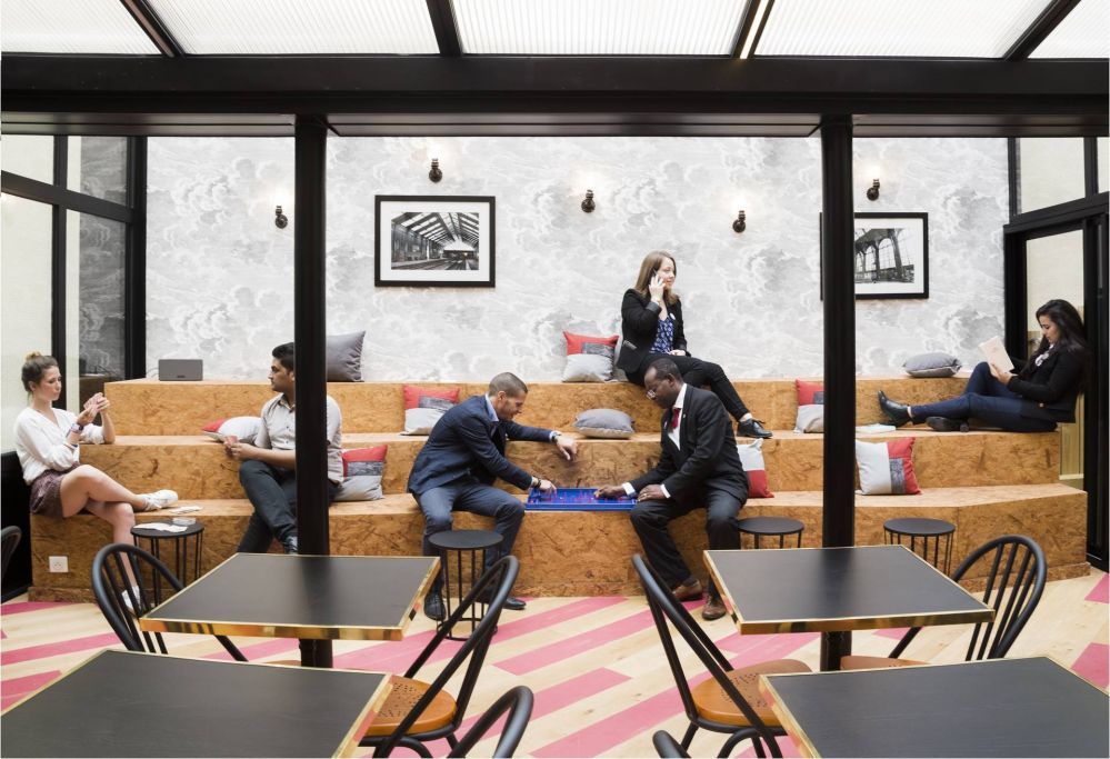 Hotel Izzy  - Travailler